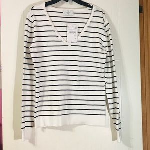 THE BASICS Women’s V-Neck Pullover Sweater